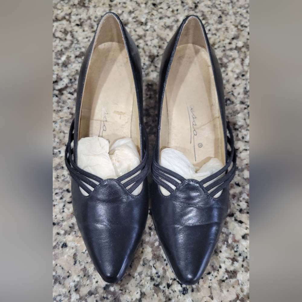 Black Pumps
